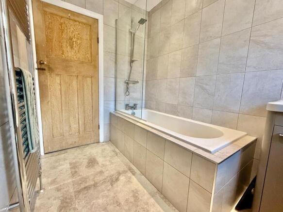 2 bed End of Terrace to rent Image 9