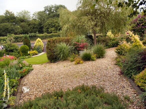 SIDE GARDEN
