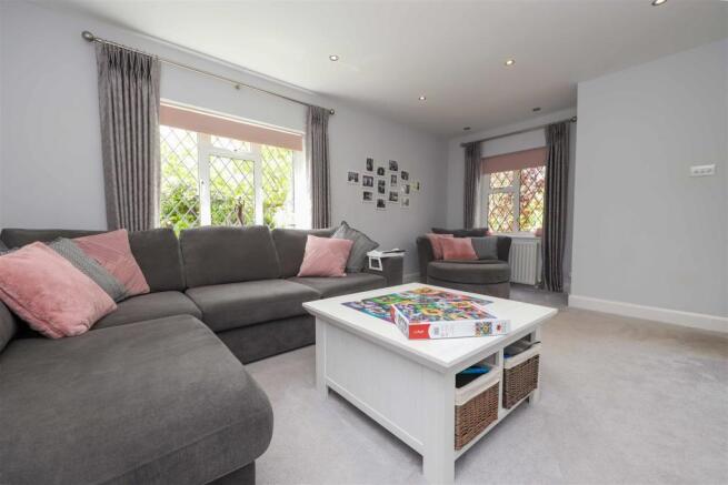 40 Swakeleys Drive (7).jpg