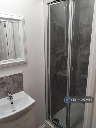 1 bed House Share to rent Image 5