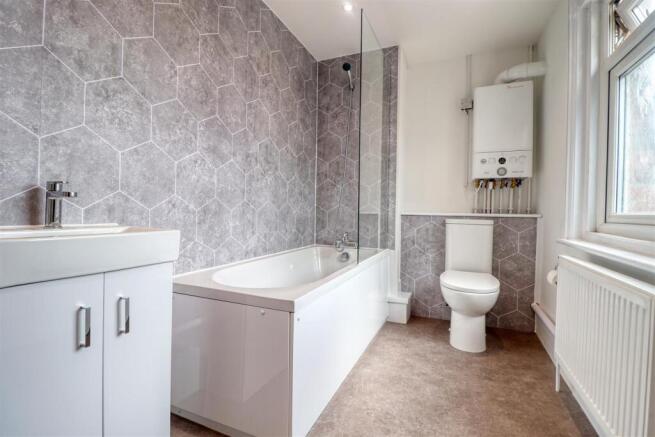 Bathroom 1.jpg