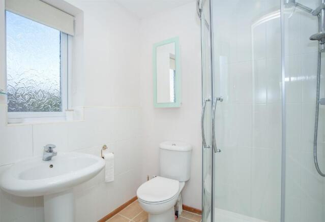 En-Suite Bathroom.jp