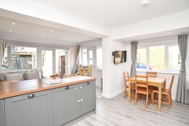 3 bed Semi-Detached for sale Image 4