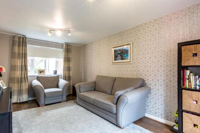 DUAL ASPECT LOUNGE