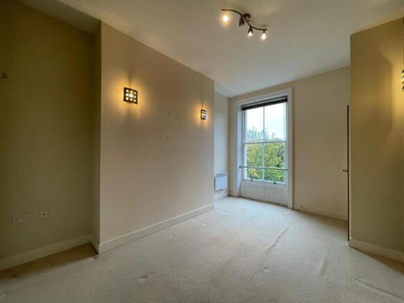 2 bed Apartment to rent Image 7