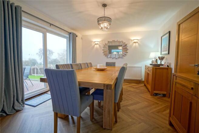 6 bed Detached for sale Image 11
