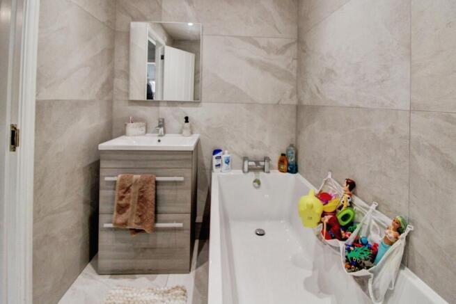 3 bed Semi-Detached for sale Image 6