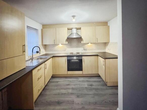 2 bed Flat to rent Image 4