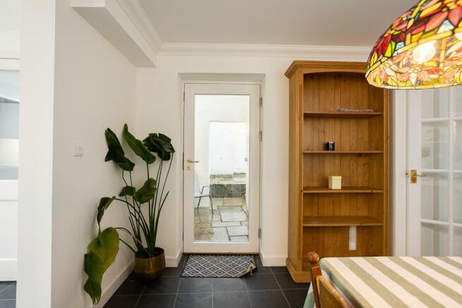 12PalaceStreet-DiningRoom-3.jpg