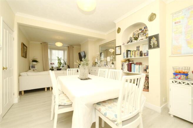 Lounge/Dining