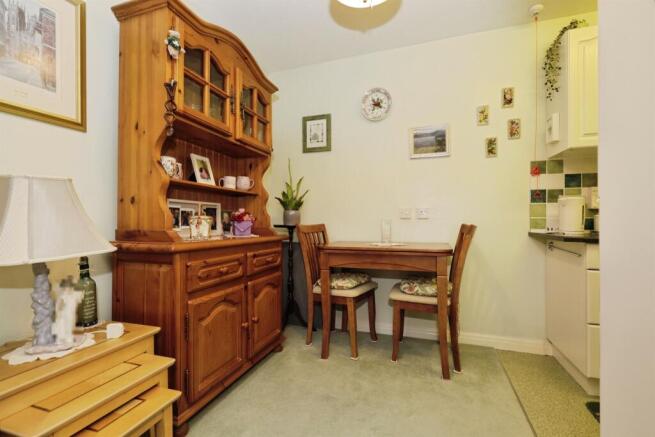 2 bed Retirement Property for sale Image 5