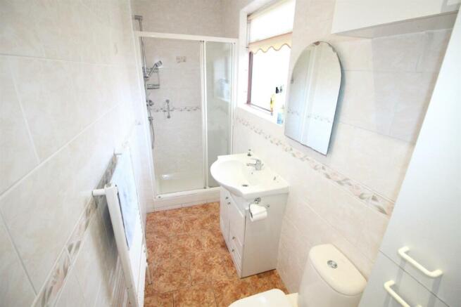 28 Sidlaw Rd-Shower.JPG