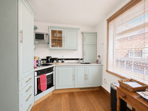 2 bed Apartment for sale Image 4