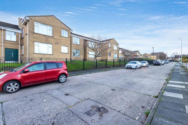 Flat 48 Weavers Brook, Cumberland Close, Halifax HX2 8NF