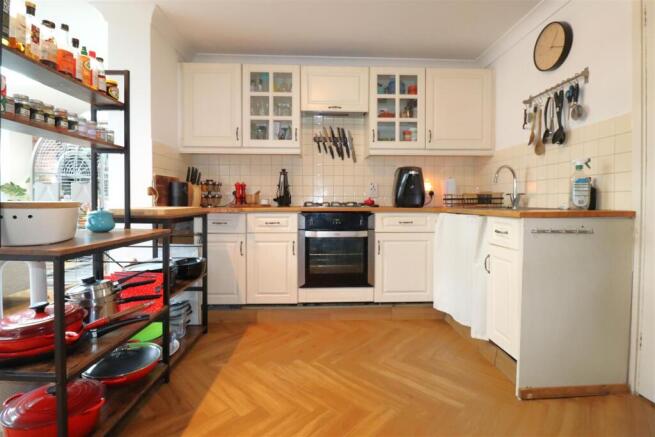 KITCHEN.JPG