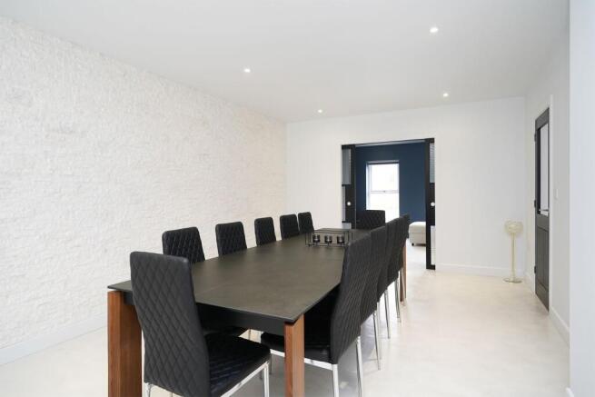 4 bed Detached to rent Image 10