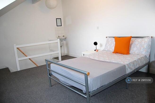 4 bed Terraced to rent Image 10