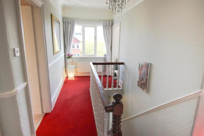 4 bed Detached for sale Image 12