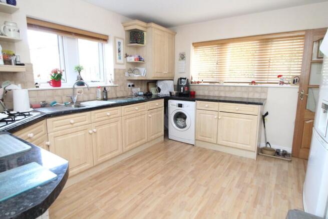 4 bed Detached for sale Image 7