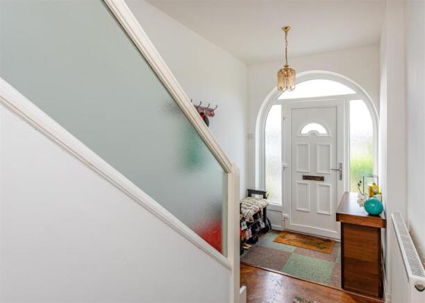 30 Goldthorn Avenue-hall.jpg