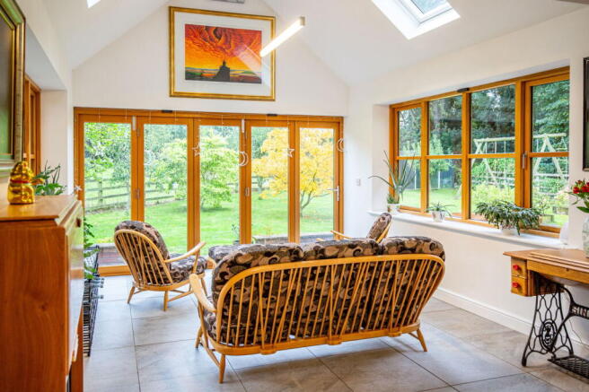 5 bed Detached for sale Image 10