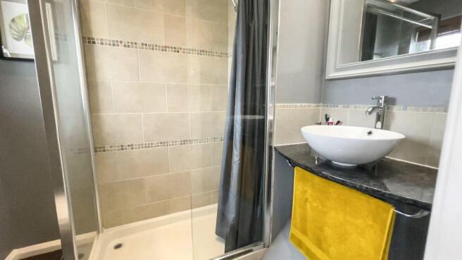 Ensuite to Bed 1