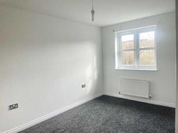 4 bed House to rent Image 8
