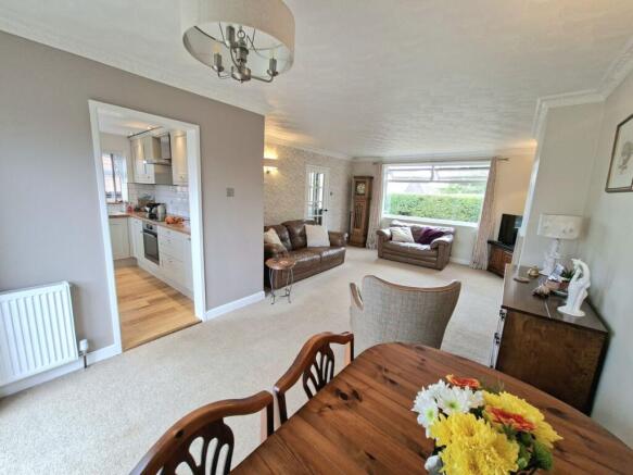LIVING/DINING ROOM
