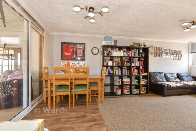 Lounge/Dining Area