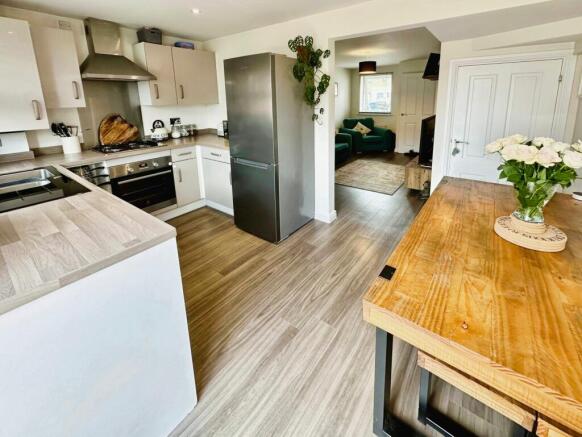 Kitchen/ Dining Space