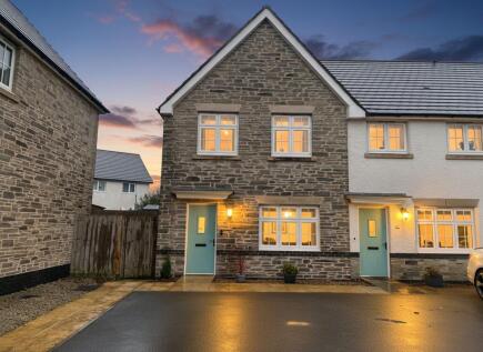 Trevenson Park, Pool, TR15