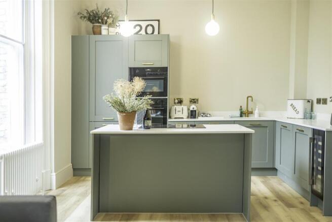 3 bed Apartment for sale Image 4