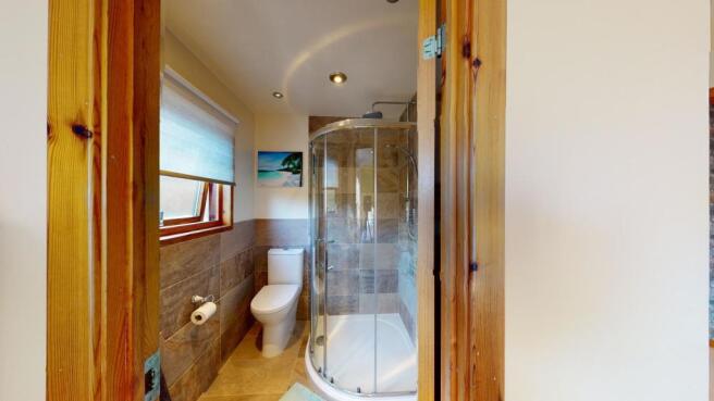 Crannog-Drumuille-Road-en-suite.jpg