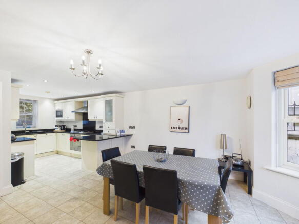 3 bed Town House for sale Image 5
