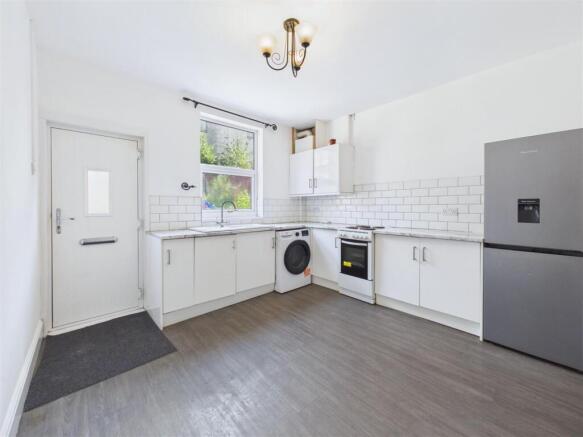 3 bed Terraced to rent Image 5