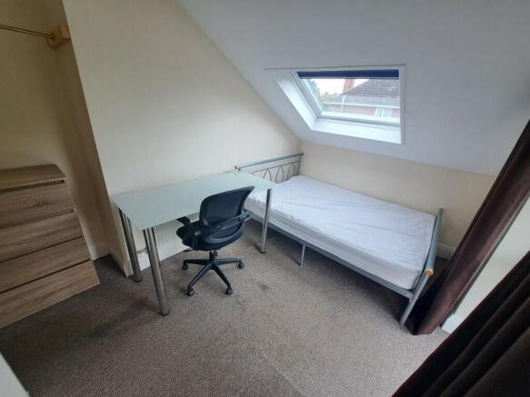 9 bed Detached to rent Image 11