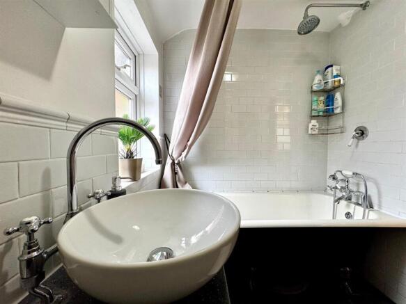 Bathroom 1.jpg
