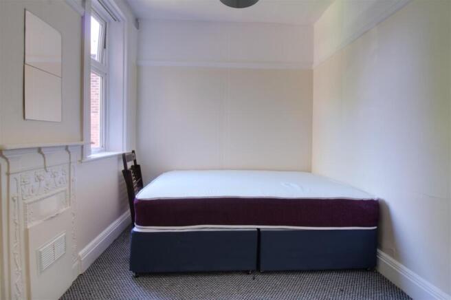 7 bed House to rent Image 8