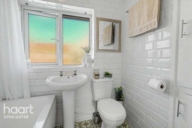 3 bed Semi-Detached for sale Image 12