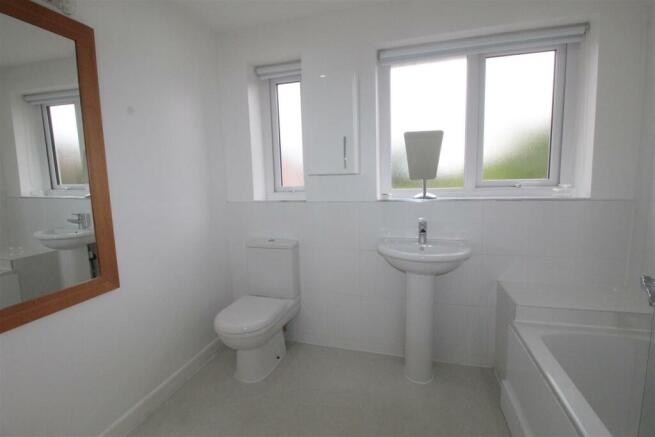 Clive Avenue, 33 Bathroom 1.1.JPG