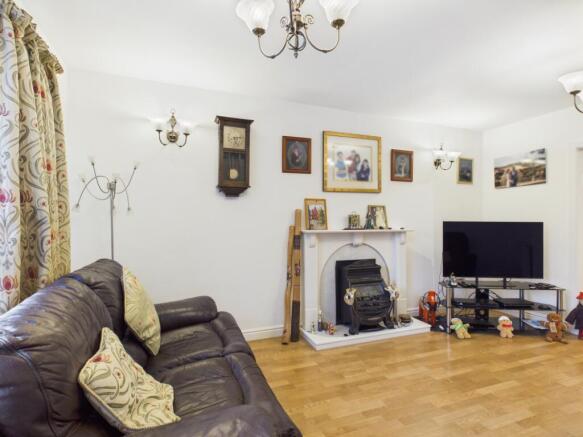 CAM03729G0-PR0279-STILL002