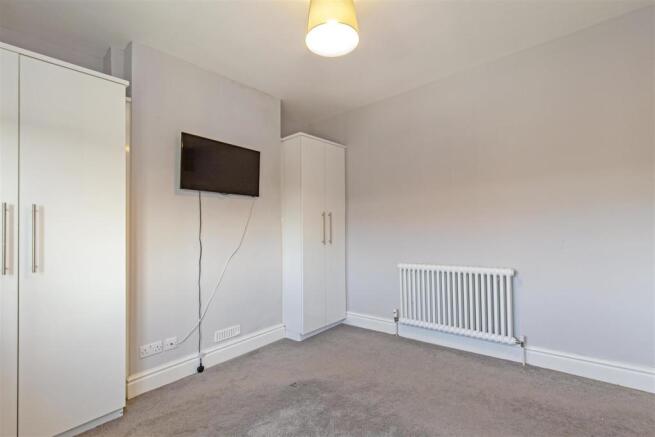 Bedroom 1-2.jpg