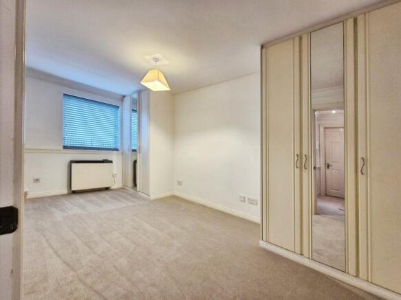 2 bed Apartment to rent Image 5