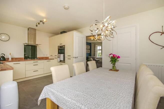 4 bed Detached for sale Image 6
