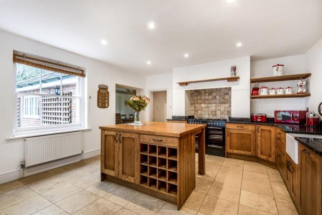 Kitchen / Dining Roo