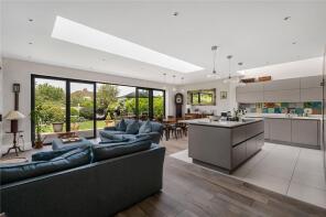 4, Kingsbridge Avenue, London W3 9AJ