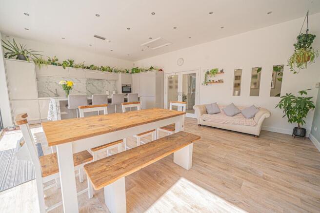 Table Oak Lane, Kenilworth, CV8 photo 4