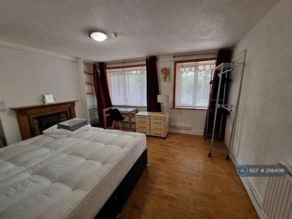 Large Double Garden Facing Room - Super King Bed