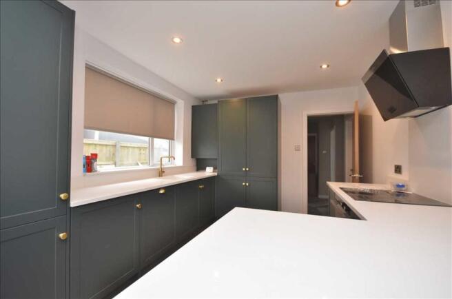 Kitchen & Dining