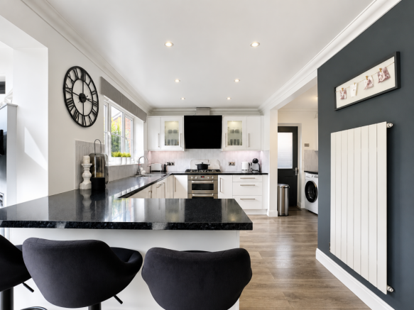 4 bed Detached for sale Image 9